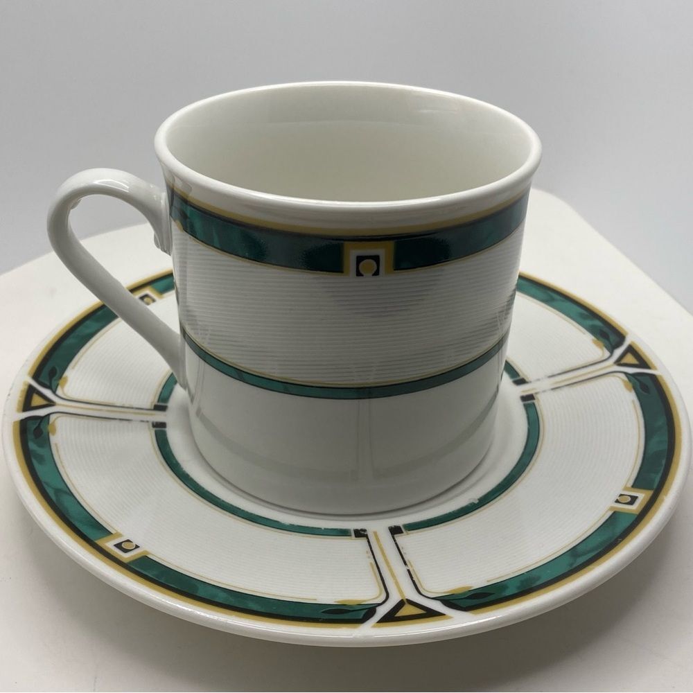 Vintage Lynns Fine China Cup & Flat-Bottom Saucer Set — Set of 2